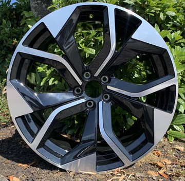 Picture of 20" Q8 Style Black polished
